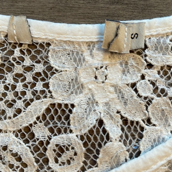 Floral Italian Silk Blouse. Size Small - Picture 11 of 11